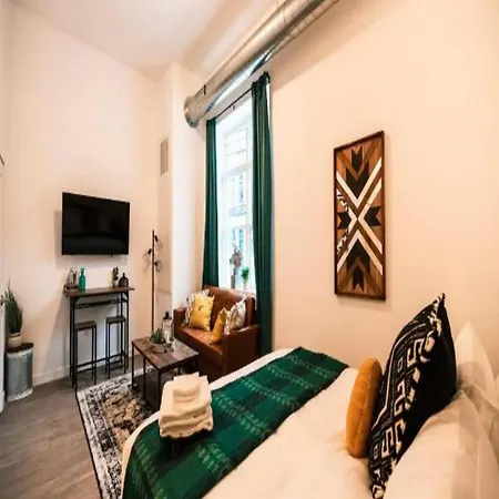 Pet Friendly North Shore Studio W/ Fitness Center
